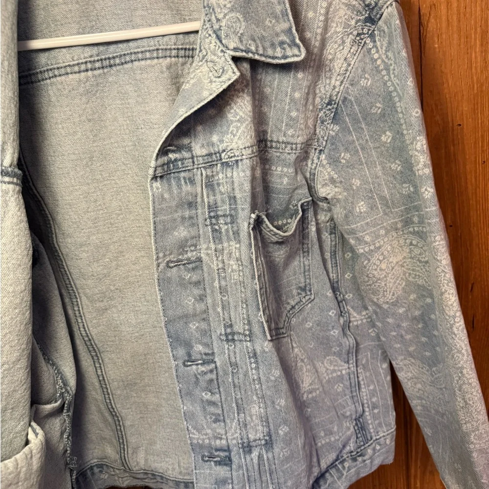 PacSun Men’s Light Wash Paisley Print Denim Jacket Size L - Picture 13 of 16